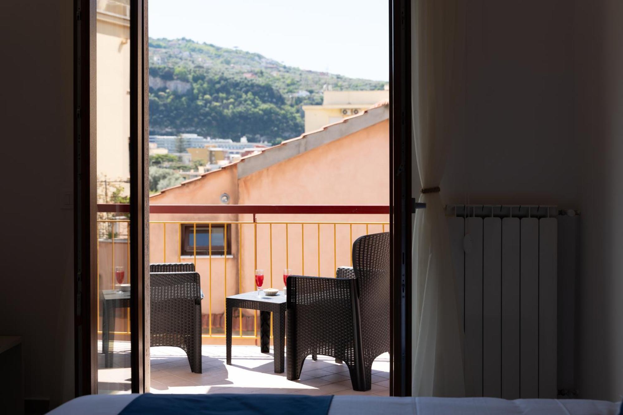 Mifra Suites Sorrento Eksteriør bilde